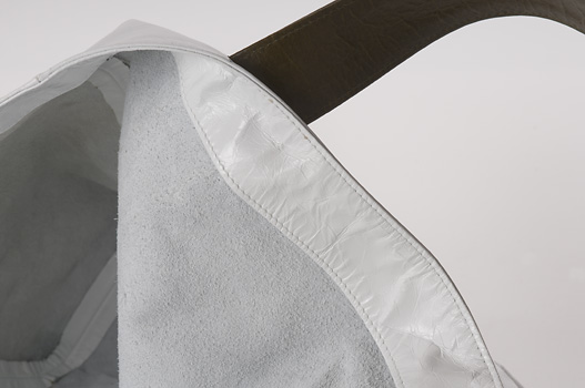 U hOO Classic Leather Tote - White/Olive Green (detail)